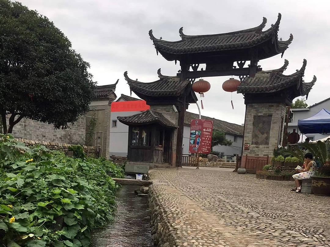 陈建斌带陈晓上门抓嫌犯,为何面带微笑?